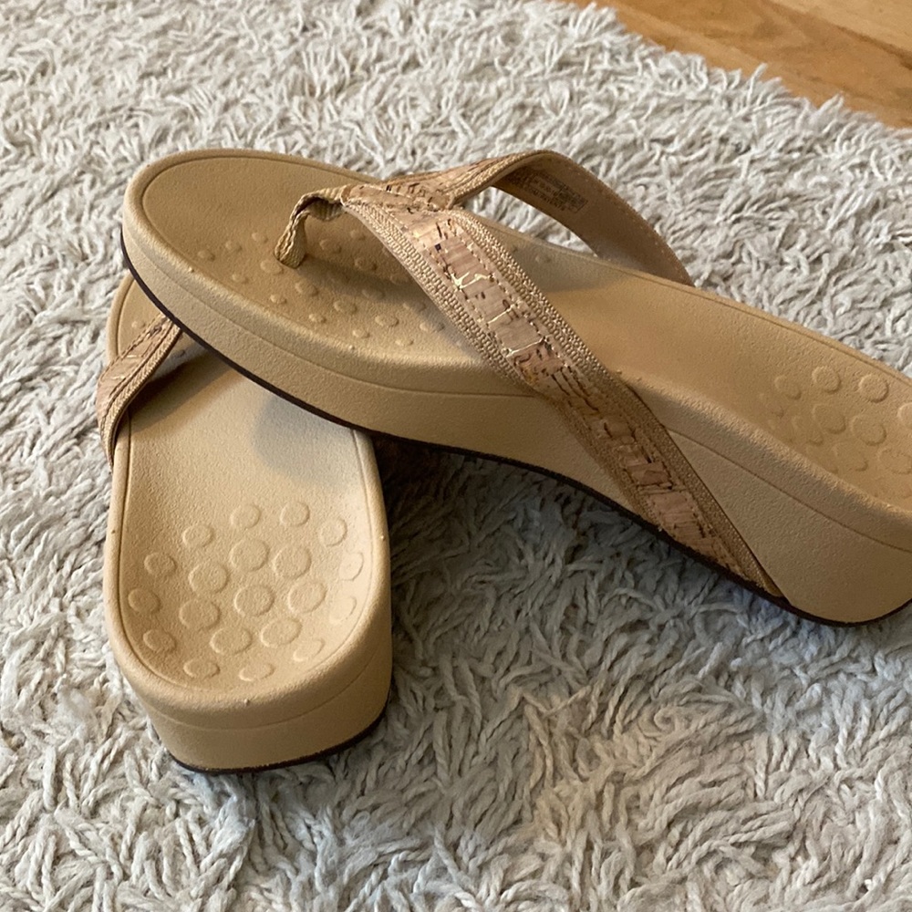 Tong sandals